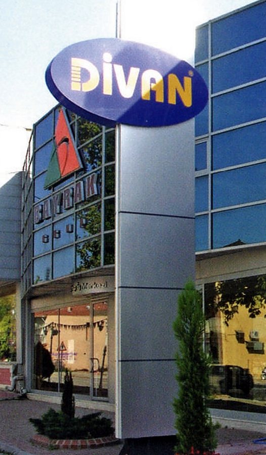 Divan: Pylon · Illuminated logo