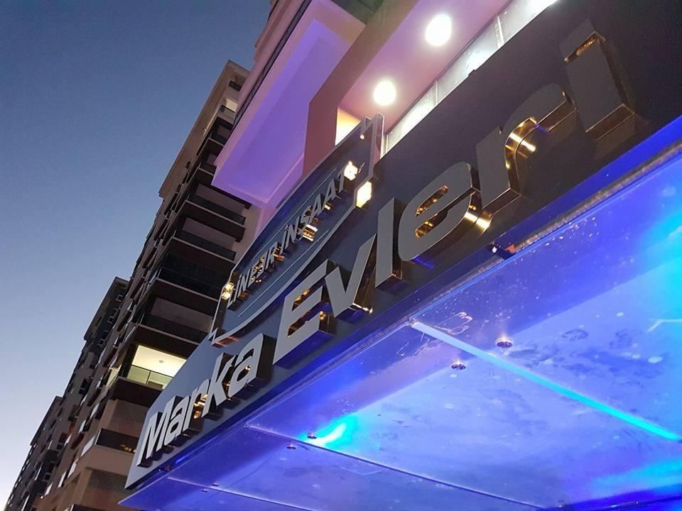 Marka Evleri: Krom harf · Pleksi zemin