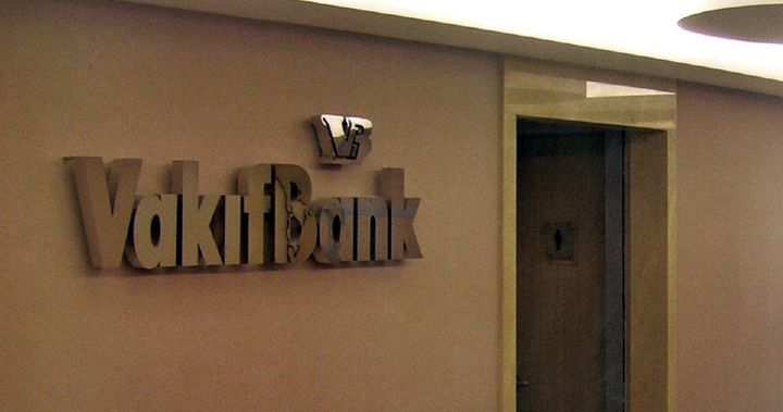 VakıfBank: Paslanmaz 3D harf · Logo duvarı